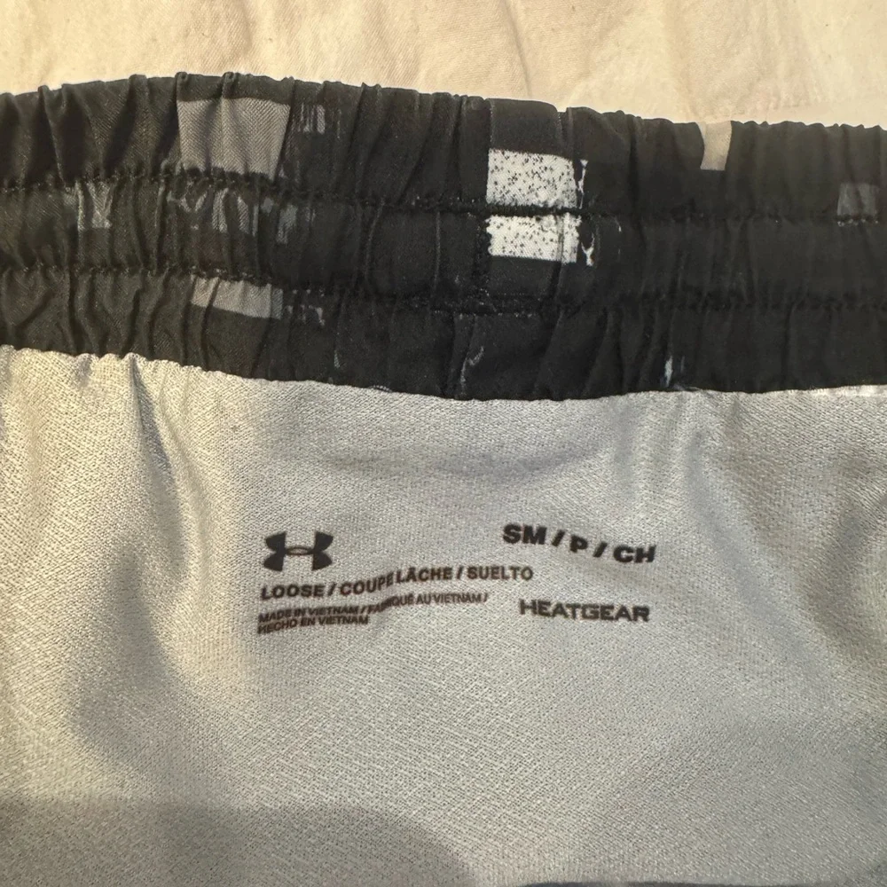 Under Armour Geometric Women’s Shorts - Picture 4 of 4